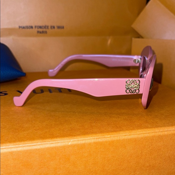 Loewe LW40114I Mauve Sunglasses  SOLD OUT IN STORES! - Picture 11 of 12